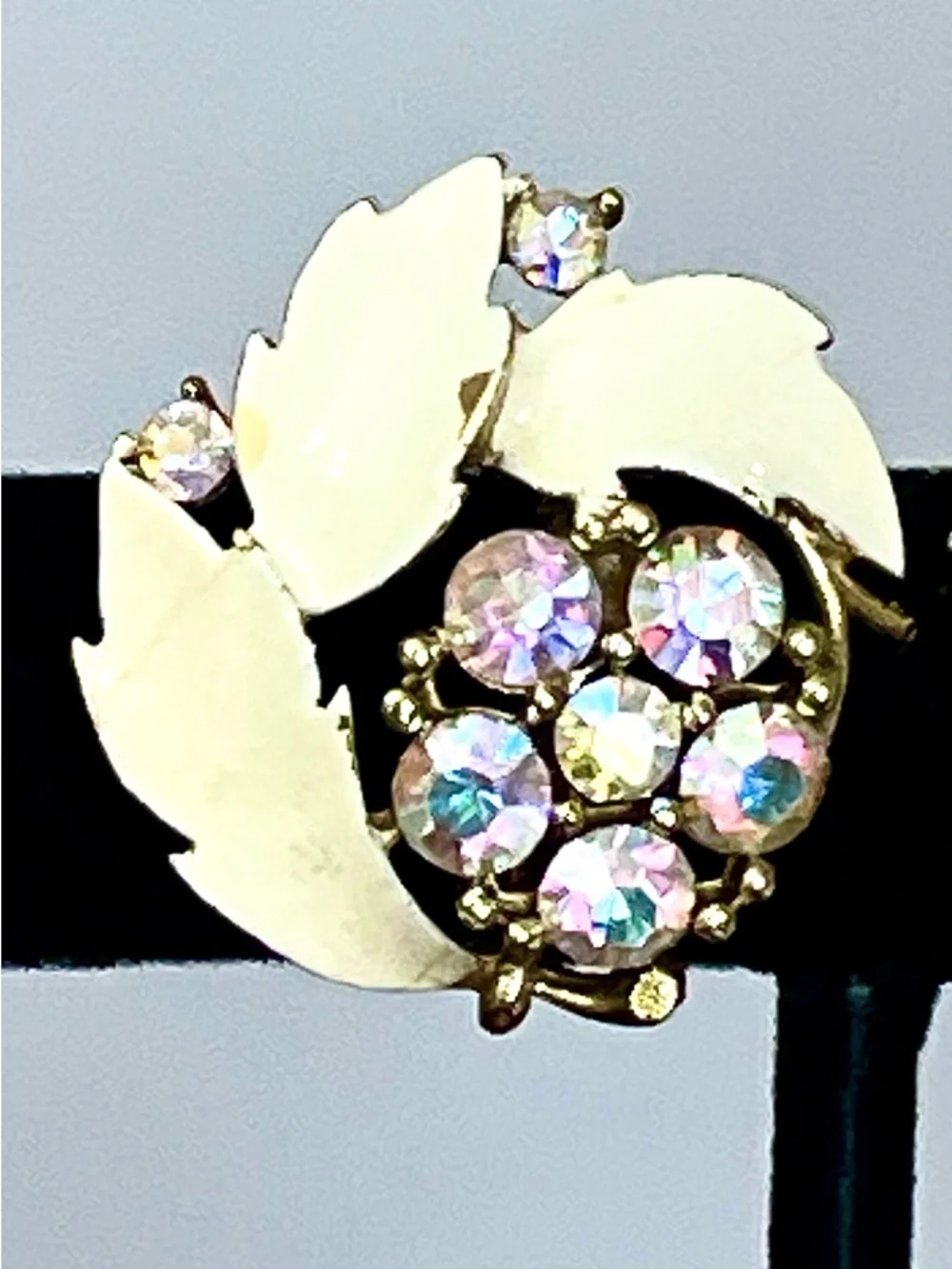 Lisner Vintage 1950s Aurora Borealis Rhinestone Enamel Leaf Clip Earrings Floral